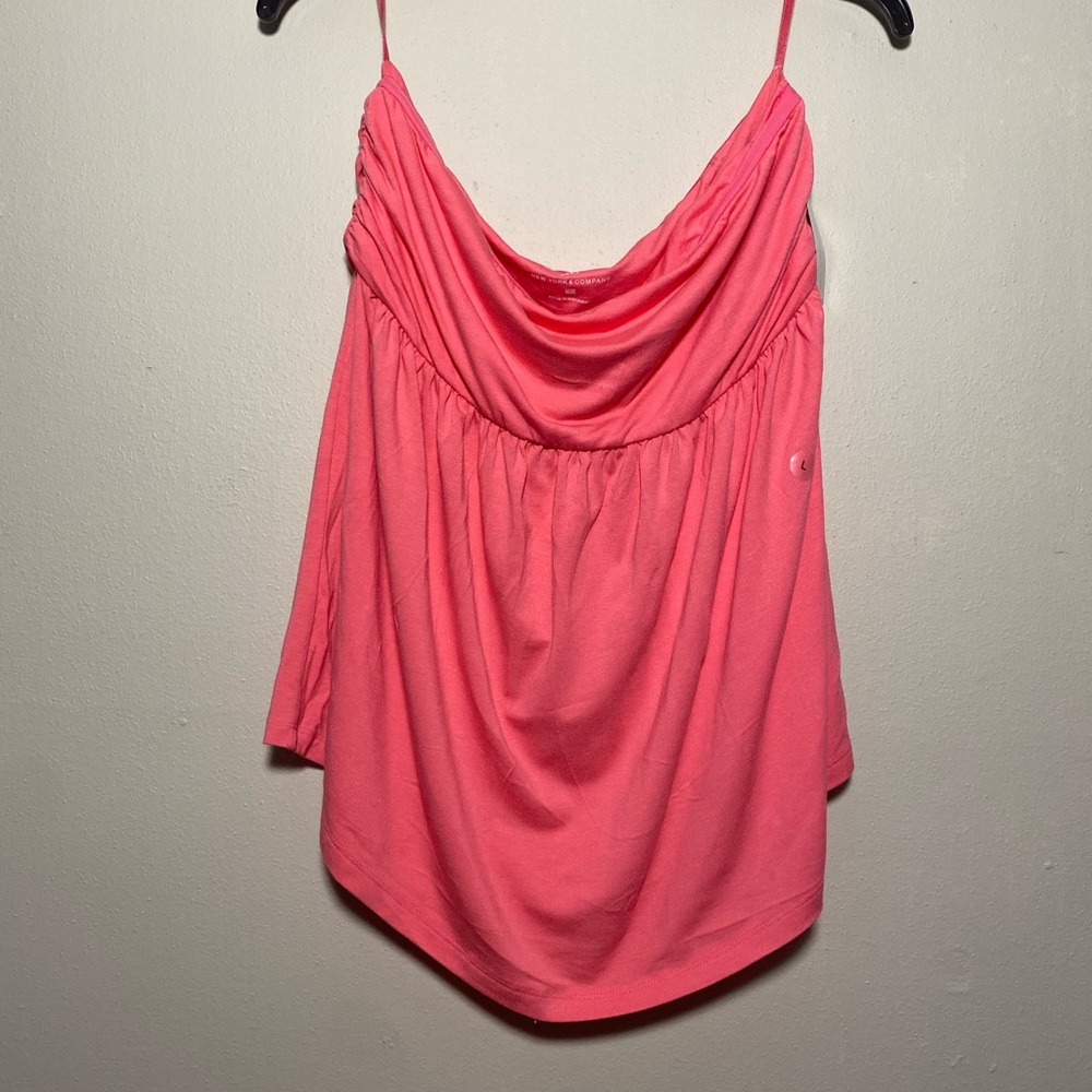 🎉SALE 3/$30🎉 New York and company coral tube top